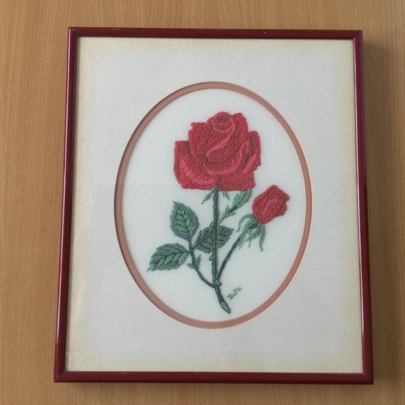 Hand embroidered embroidery yarn art wall hanging red rose framed signed - Picture 2 of 4